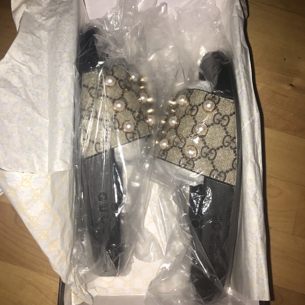 Gucci Supreme GG Pearl Slides